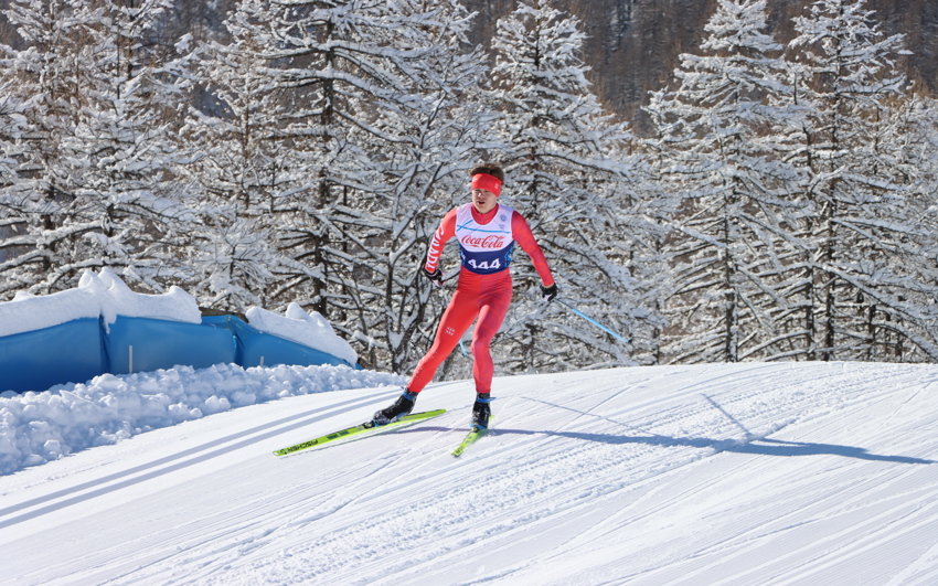 Sebastian Gylander skiing.