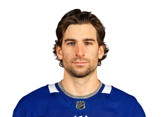 Portrait d'un homme portant un maillot de hockey bleu