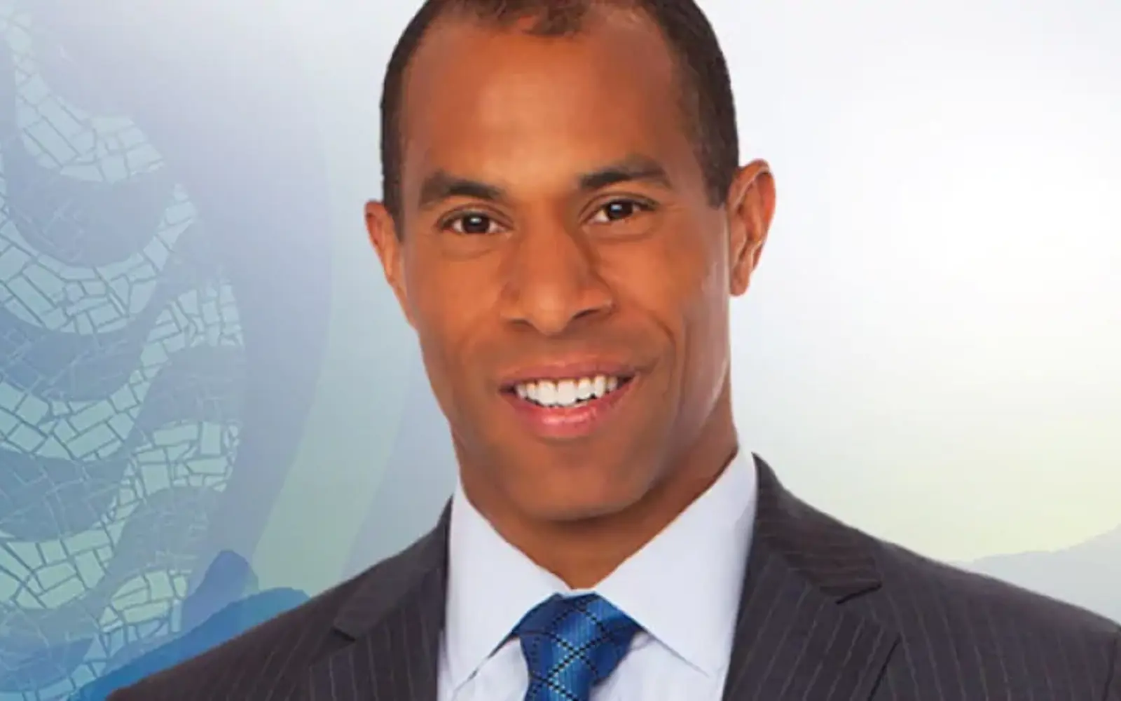 Portrait d'un homme en costume.