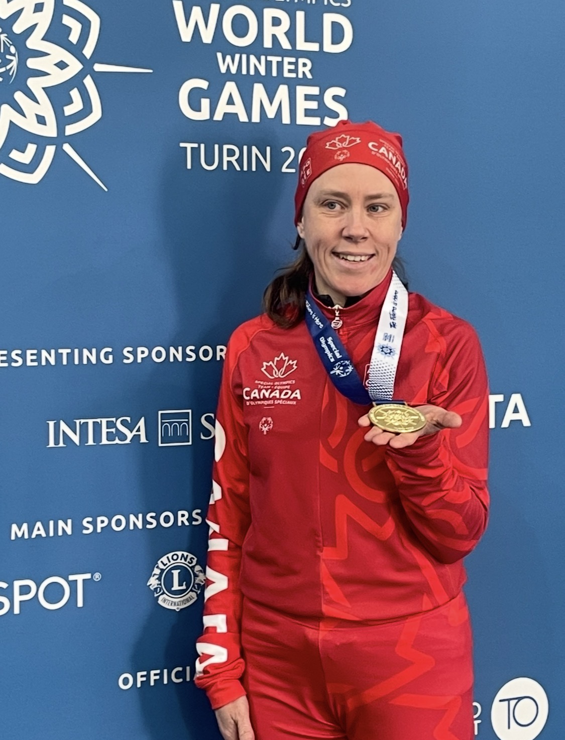 Catherine Partlow with a gold medal at Special Olympics World Winter Games Turin 2024.
