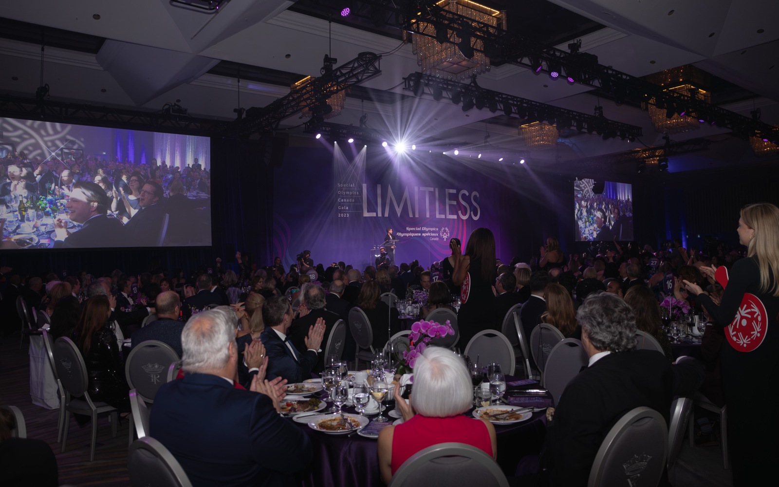 Crowded Gala room 