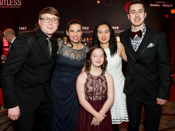 Minister Kirsty Duncan with Special Olympics athletes at Limitless 2018