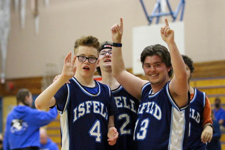 SOBC basketball athletes posing for picture