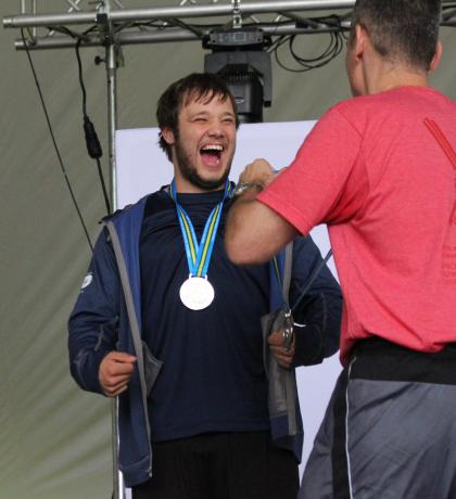 Team Alberta Powerlifter, David Nicholson receiving his silver medal