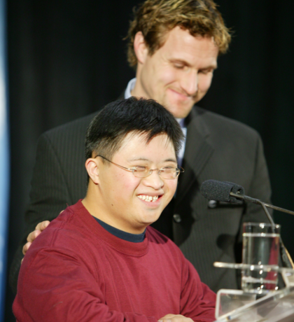 Markus Naslund and SOBC athlete Nick Chan at the 2002 Sports Celebrities Festival