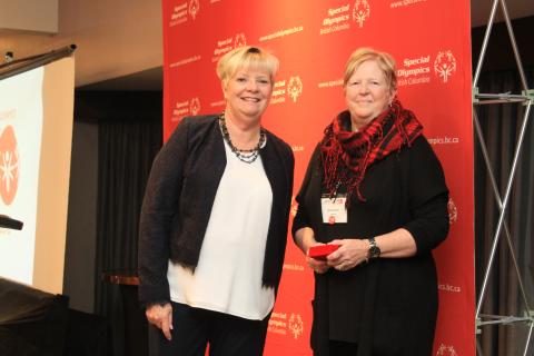 SOBC – Penticton volunteer Mona Hazell (right) receives her award from SOBC Vice President, Sport, Lois McNary.