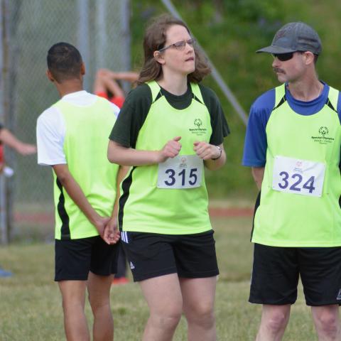 Miranda jogging to the start line next to two other athletes