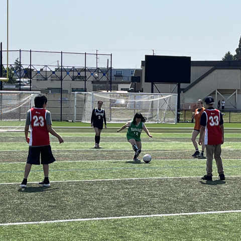 Soccer athletes passing the ball to each other on the field