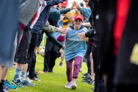 motionball athlete running through human tunnel high-fiving everybody